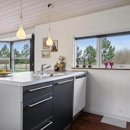 Andrea - 1-4km From The Sea By Interhome